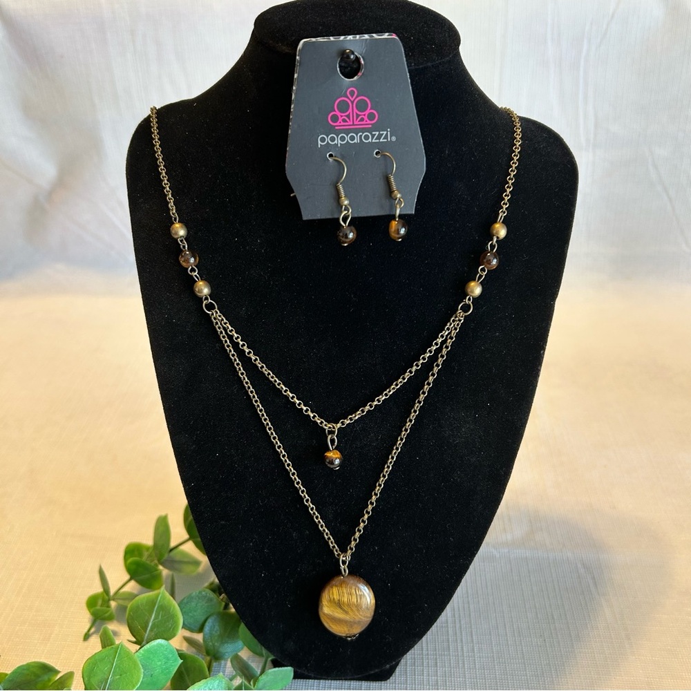PAPARAZZI • Time to hit the Road Necklace and Earring Set